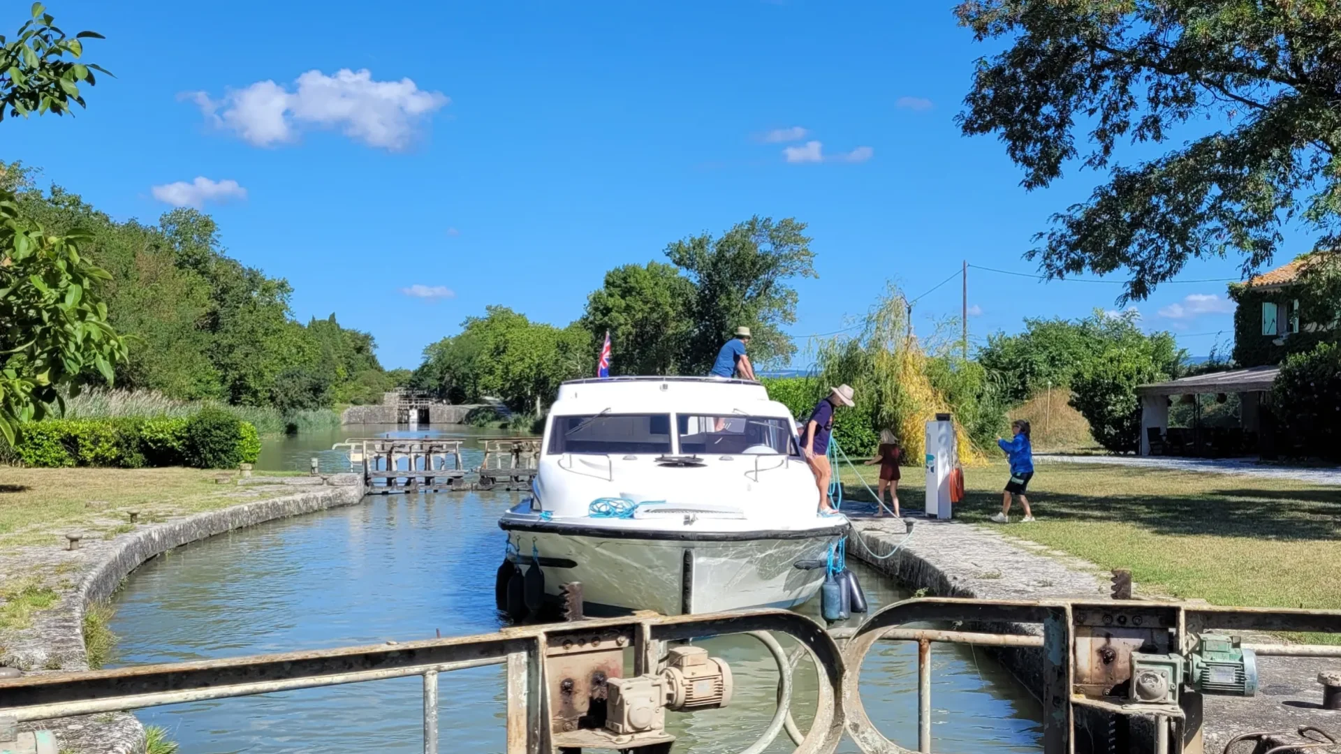 location bateau écluse canal du midi herminis, carcassonne